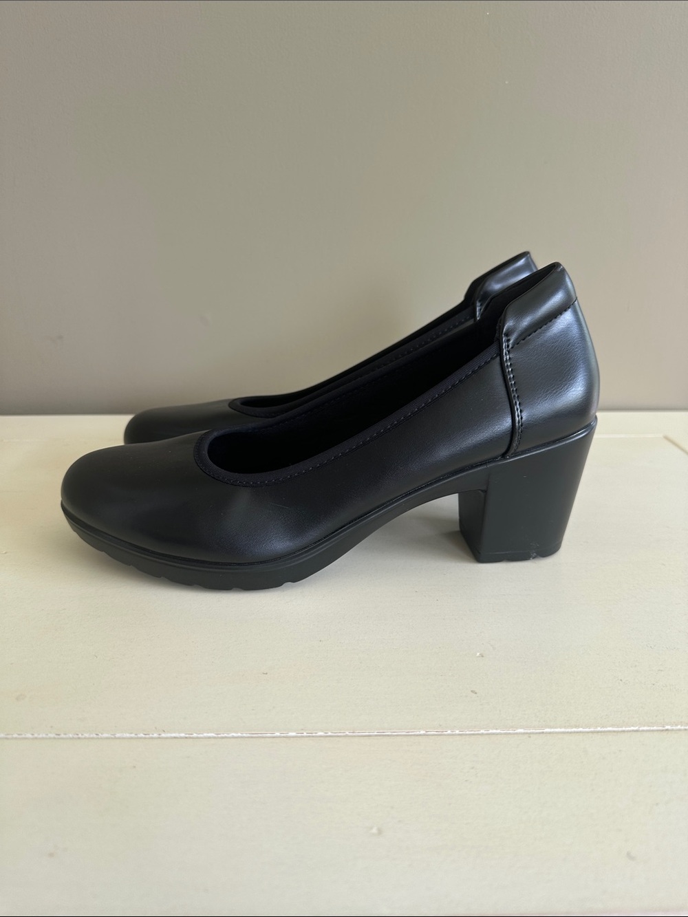 Dream Pairs Black Block Heel Round-Toe Pumps